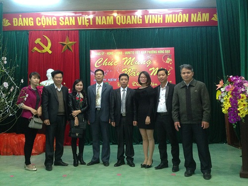 Hải Phòng: UBND phường Hưng Đạo tặng quà cho các hộ nghèo