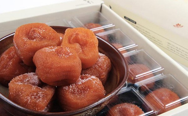 Mứt Tết 'toàn cầu': Món sang tiếp khách nhà giàu Việt