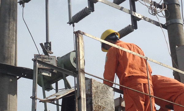 (Điện lực Quỳ Châu - tỉnh Nghệ An): Cần chung tay bảo vệ hành lang an toàn lưới điện