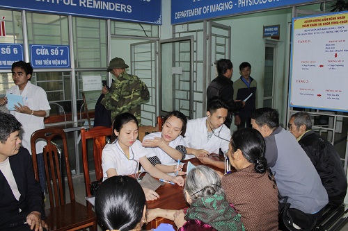 Bệnh viện Đại học Y Hà Nội khám bệnh tri ân tại tỉnh Bắc Giang