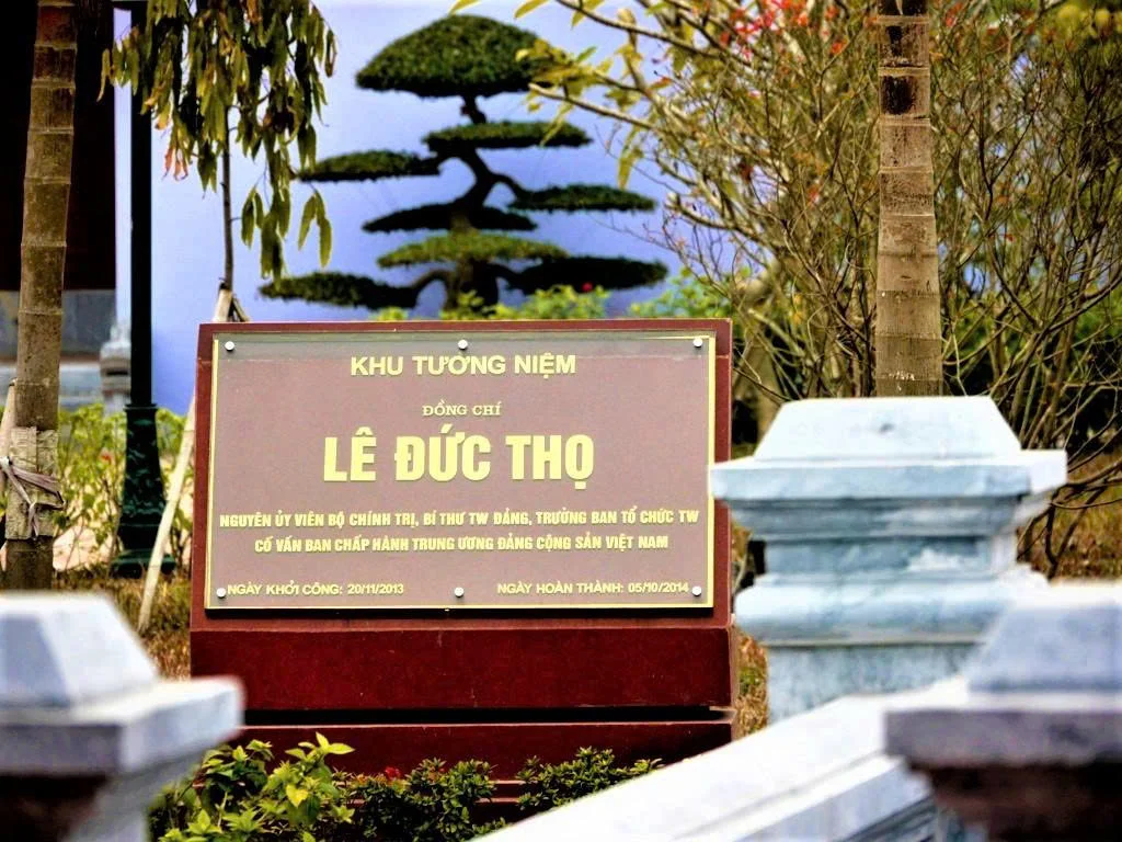 Thăm khu tưởng niệm ông Lê Đức Thọ