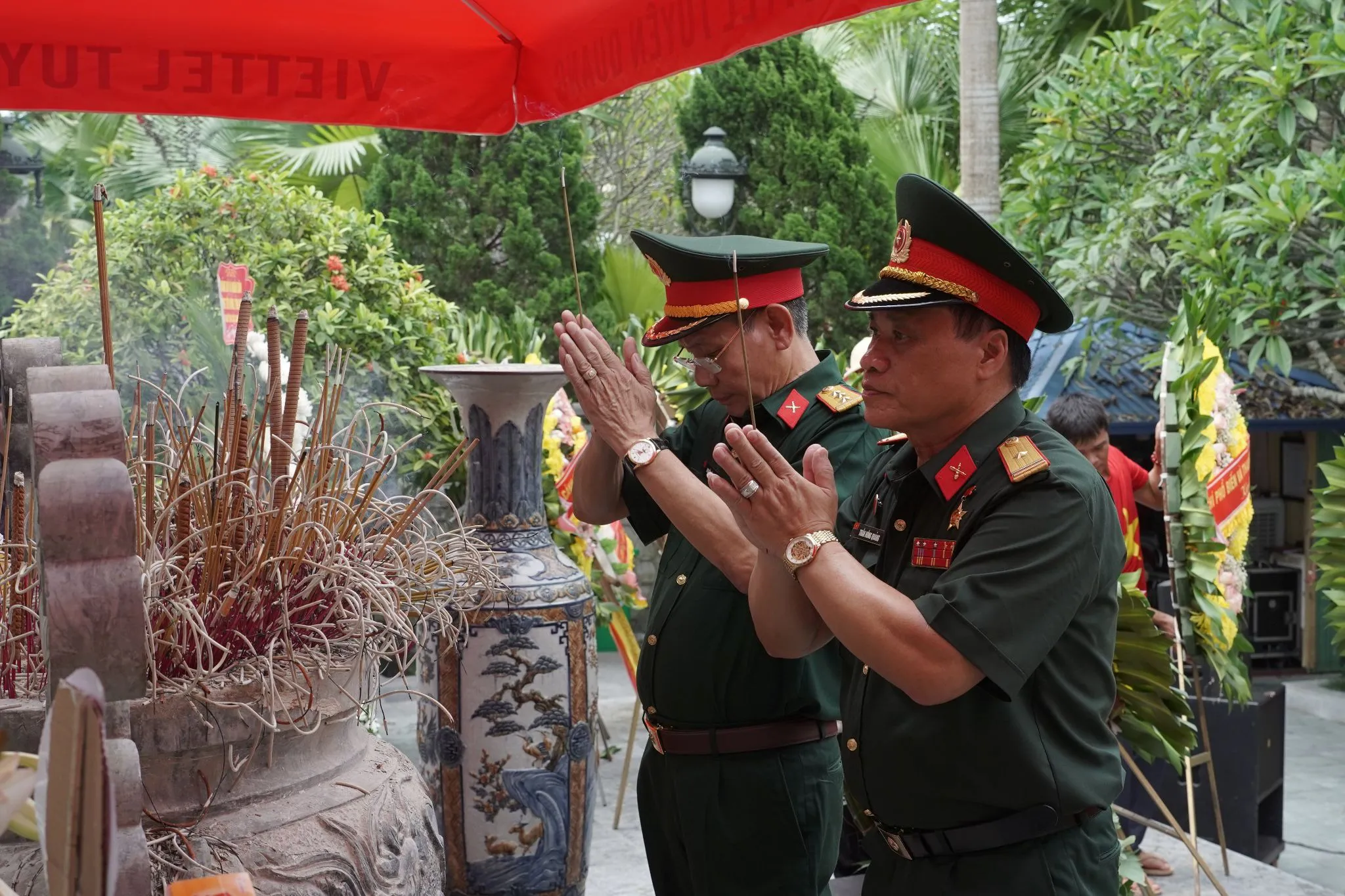 Thành kính nghiêng mình trước anh linh các Anh hùng Liệt sĩ tại Nghĩa trang Vị Xuyên