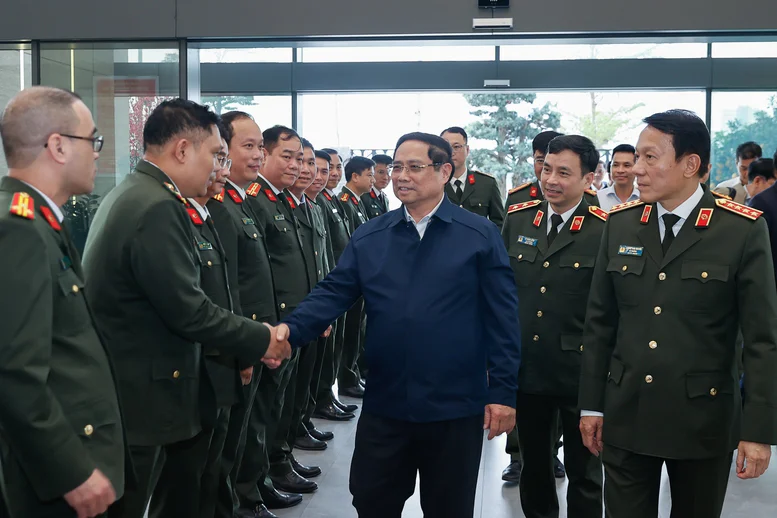 Thủ tướng kiểm tra, động viên các lực lượng công an ứng trực dịp Tết