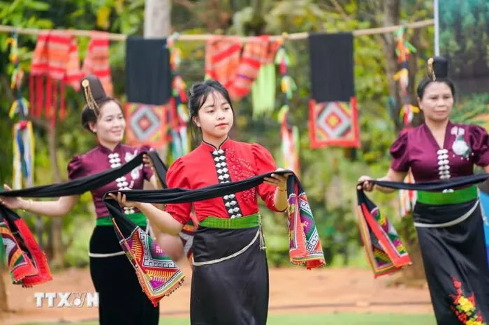 Đưa hệ giá trị quốc gia, văn hóa, gia đình thấm sâu vào đời sống xã hội