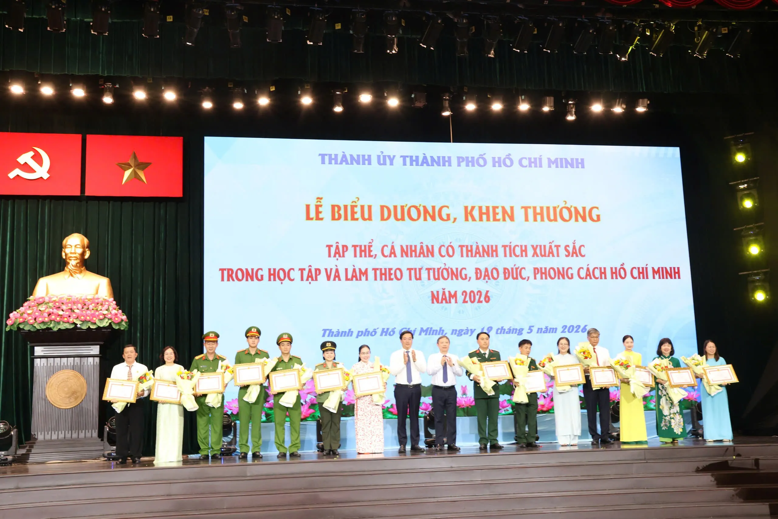 Lan tỏa 358 'bông hoa đẹp' học và làm theo Bác tại TP.HCM