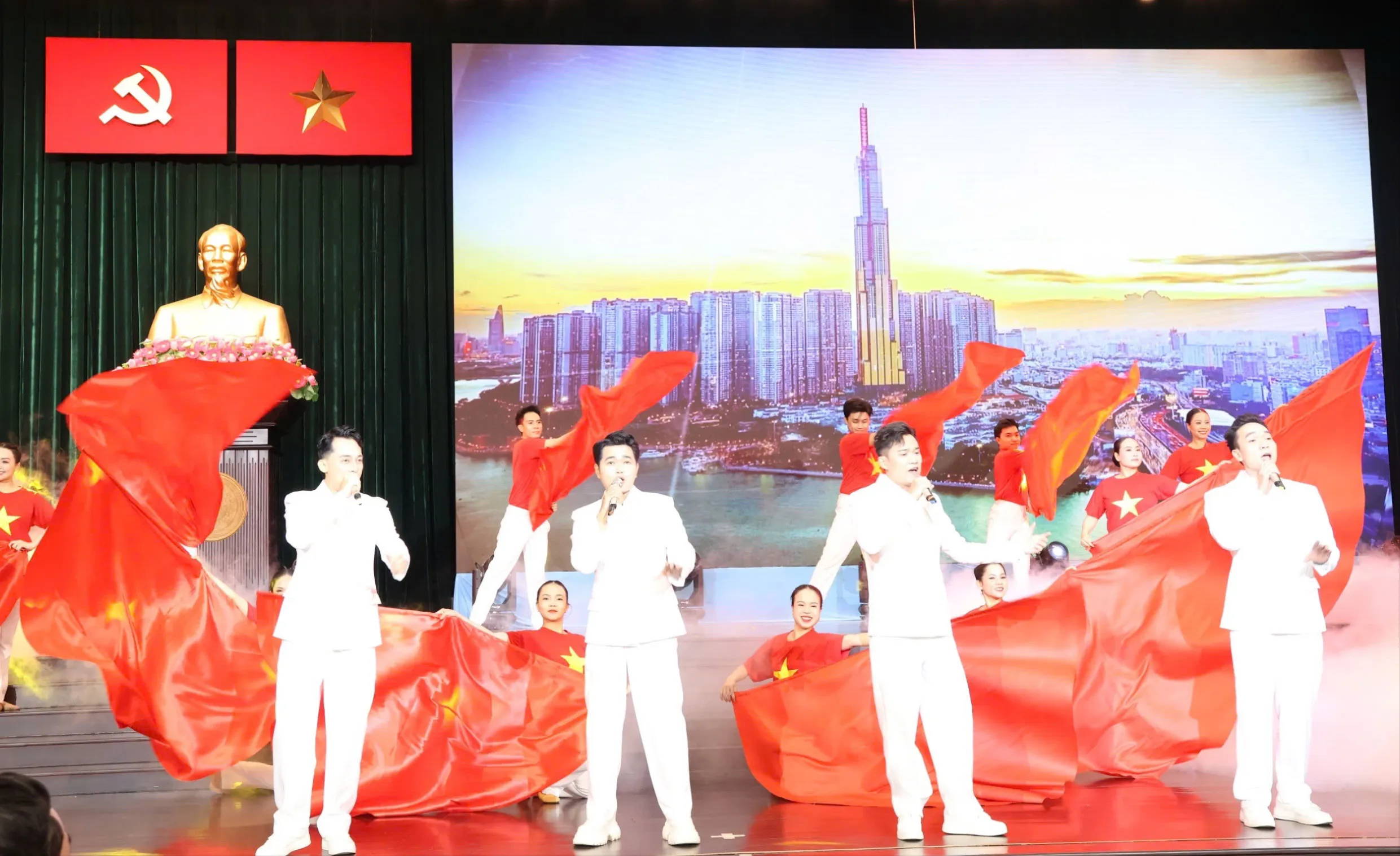Lan tỏa 358 'bông hoa đẹp' học và làm theo Bác tại TP.HCM