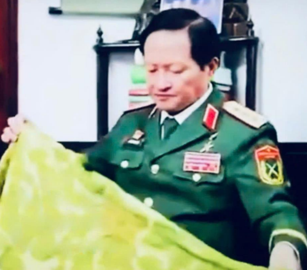 Thanh xuân của vị tướng già và bầu trời bình yên của thế hệ trẻ
