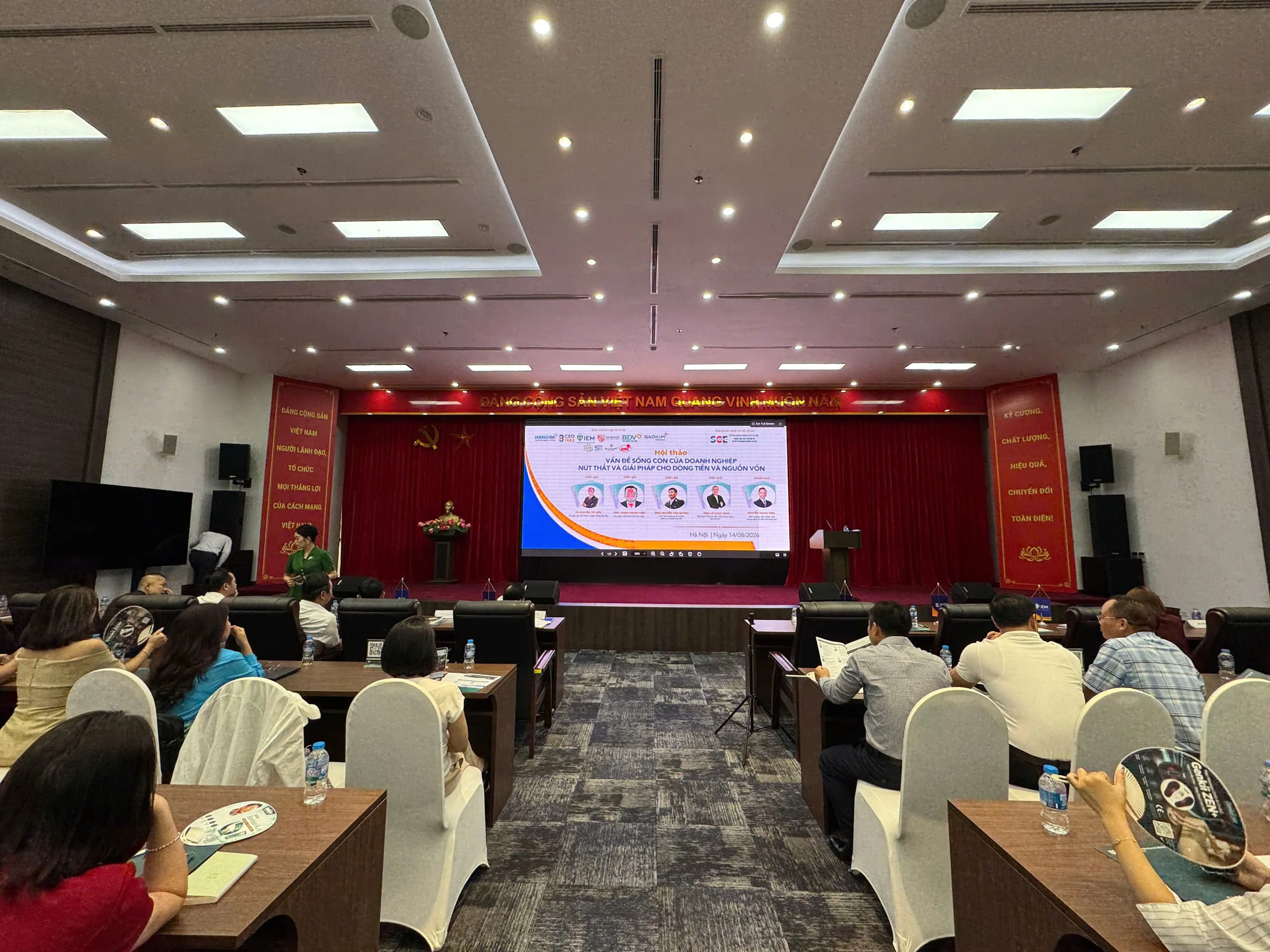 Vấn đề sống còn của doanh nghiệp – Nút thắt và giải pháp cho dòng tiền và nguồn vốn