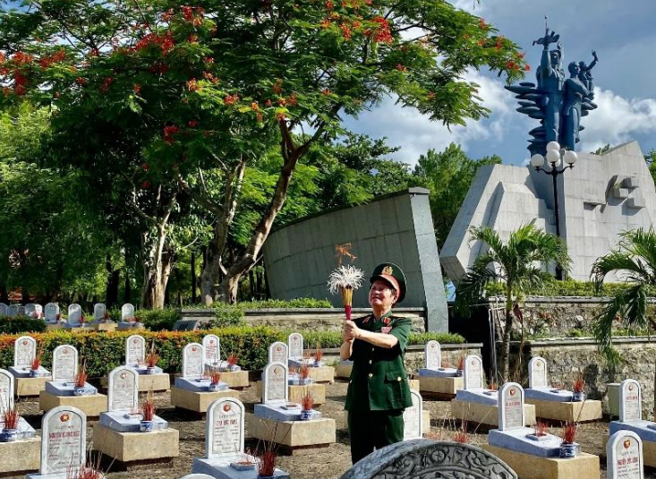 Thanh xuân của vị tướng già và bầu trời bình yên của thế hệ trẻ