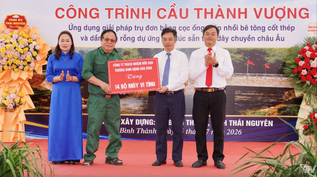Văn phòng Trung ương Đảng và doanh nghiệp thương binh xây cầu tặng xã ATK Bình Thành
