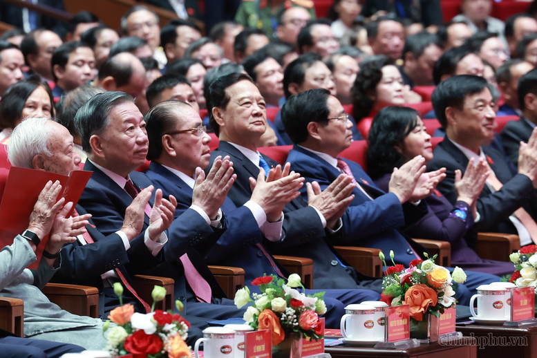 Tổng Bí thư, Chủ tịch nước: Bảo vệ an ninh theo nguyên tắc 'phát triển đến đâu, an ninh đến đó'