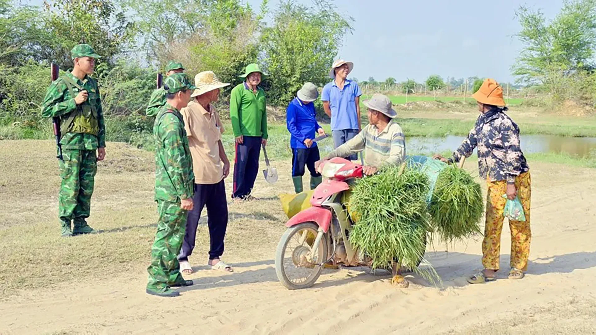 Những “cột mốc sống” nơi phên dậu Tổ quốc