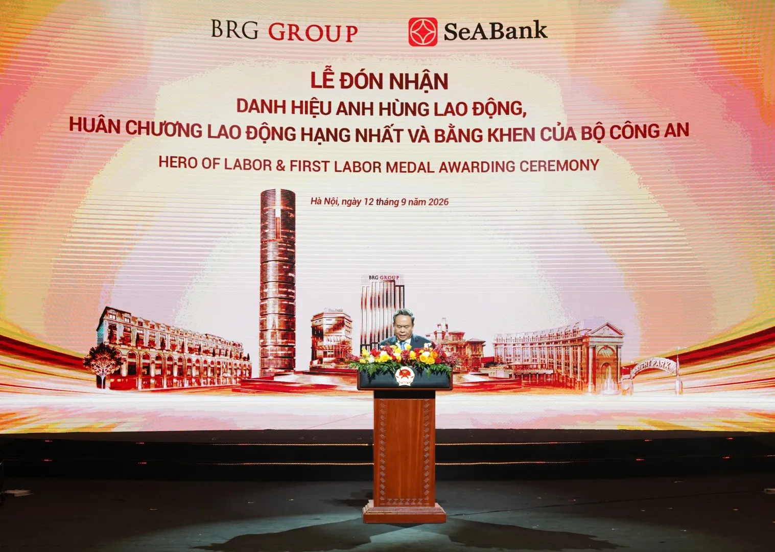 Doanh nhân Nguyễn Thị Nga đón nhận danh hiệu Anh hùng Lao động thời kỳ đổi mới