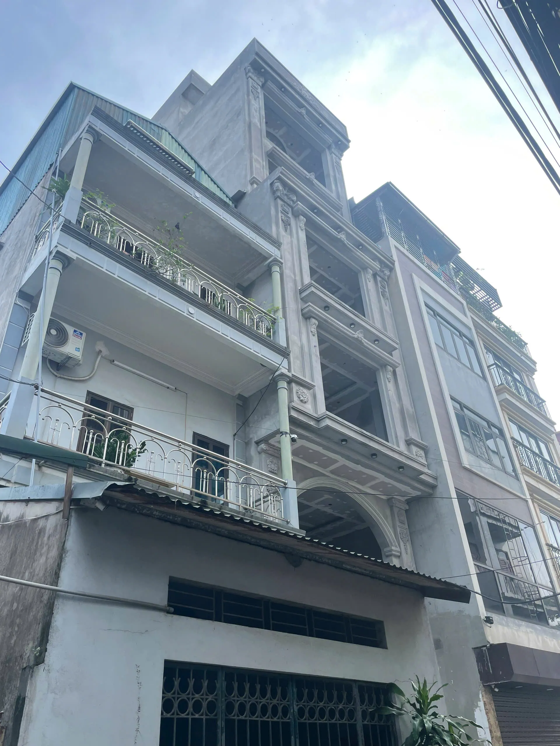 Phường Long Biên hướng tới đô thị văn minh: Cần làm rõ phản ánh về trật tự xây dựng tại một số công trình