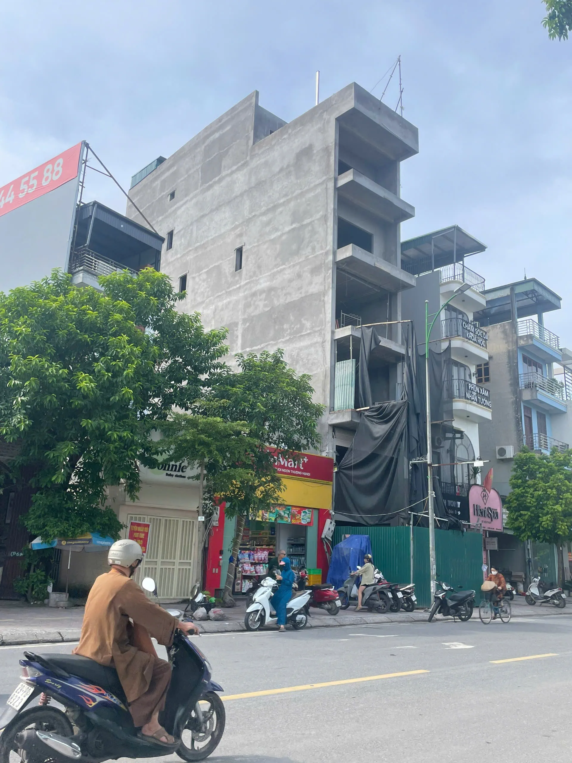 Phường Long Biên hướng tới đô thị văn minh: Cần làm rõ phản ánh về trật tự xây dựng tại một số công trình