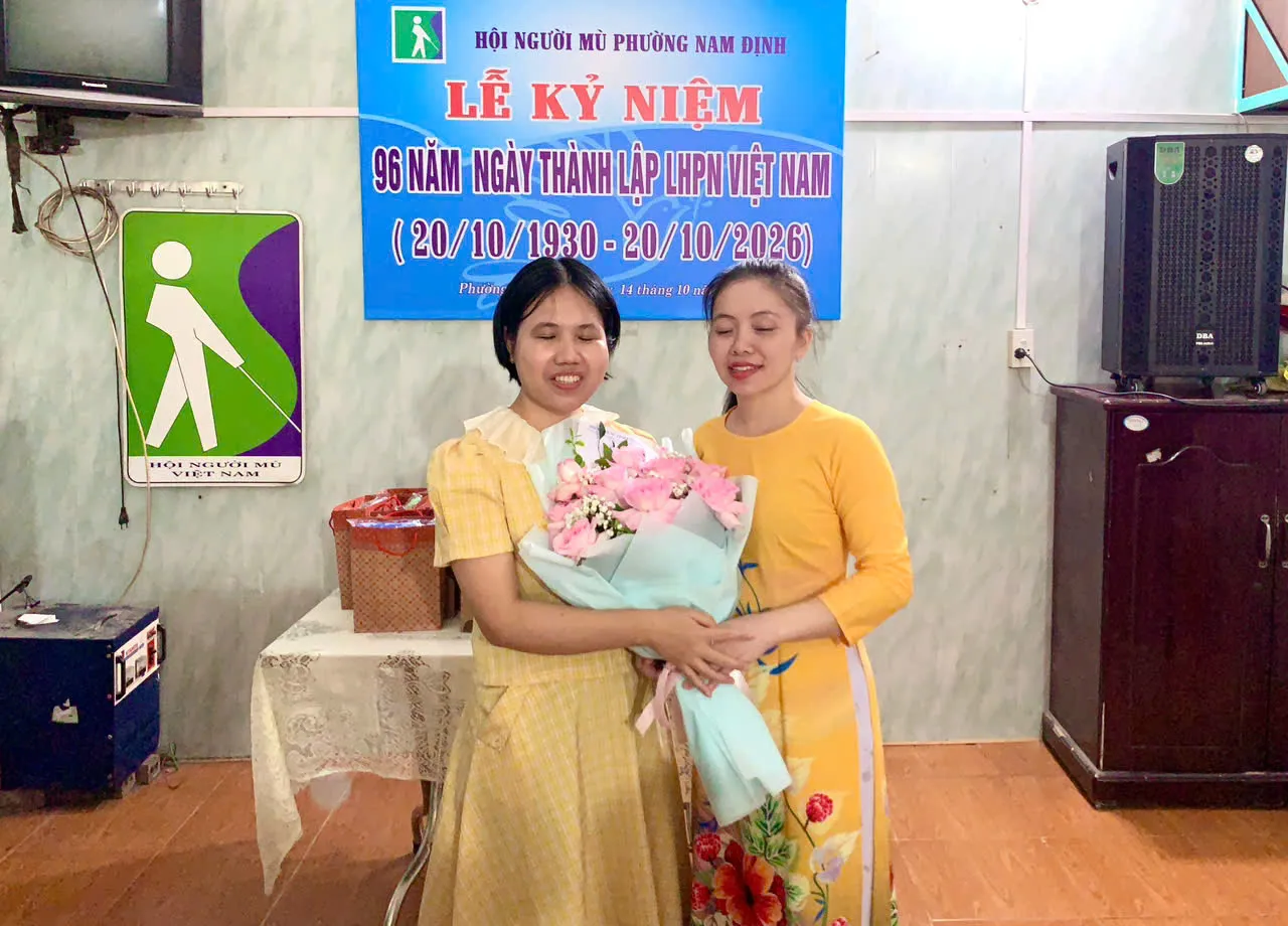 Ninh Bình: Hội Người mù phường Nam Định tổ chức lễ kỷ niệm ngày thành lập Hội Liên hiệp phụ nữ Việt Nam