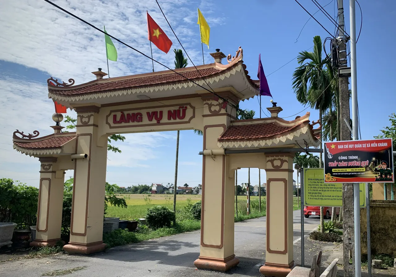 Xã Hiển Khánh thắp sáng đường quê bằng năng lượng mặt trời