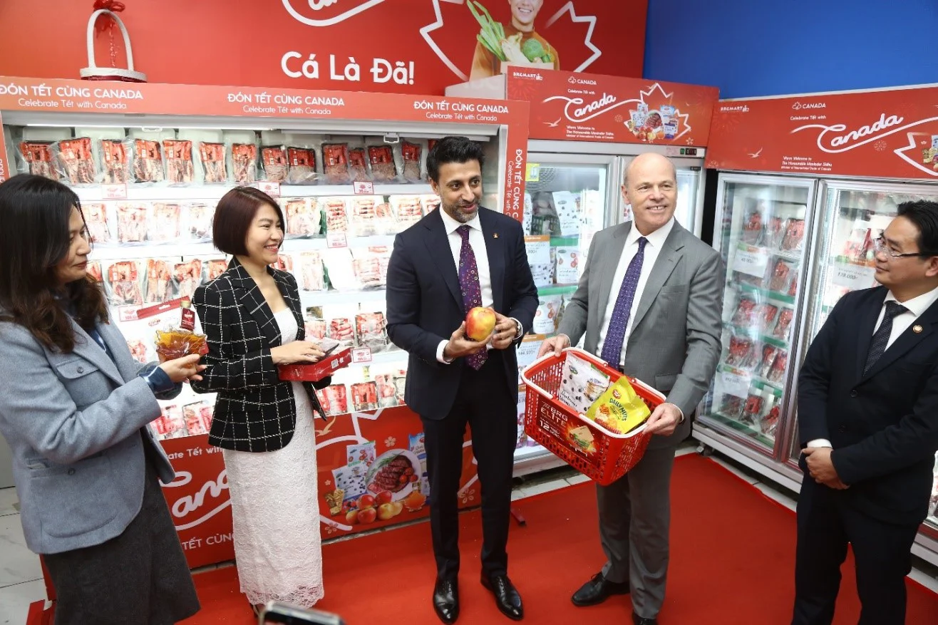  Bộ trưởng Bộ Thương mại Quốc tế Canada thăm siêu thị BRGMart Phạm Ngọc Thạch