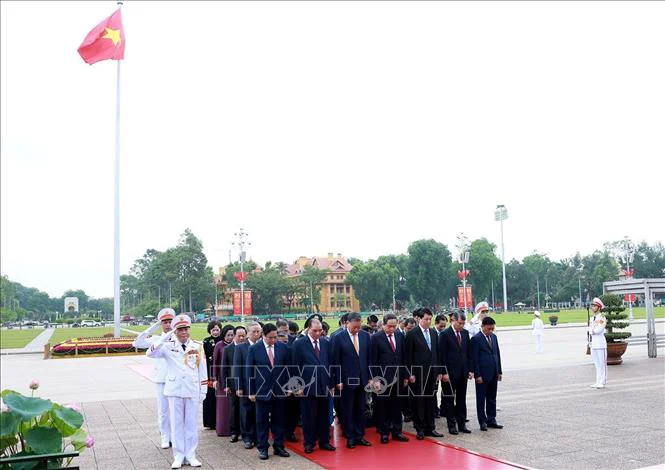 Lãnh đạo Đảng, Nhà nước vào Lăng viếng Bác và dâng hương tưởng niệm các Anh hùng liệt sĩ