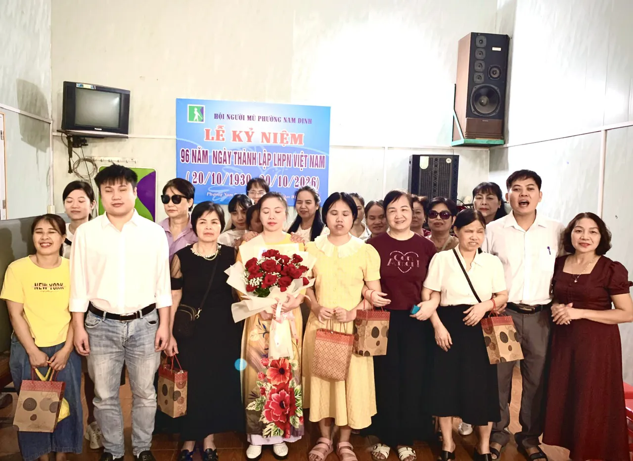Ninh Bình: Hội Người mù phường Nam Định tổ chức lễ kỷ niệm ngày thành lập Hội Liên hiệp phụ nữ Việt Nam