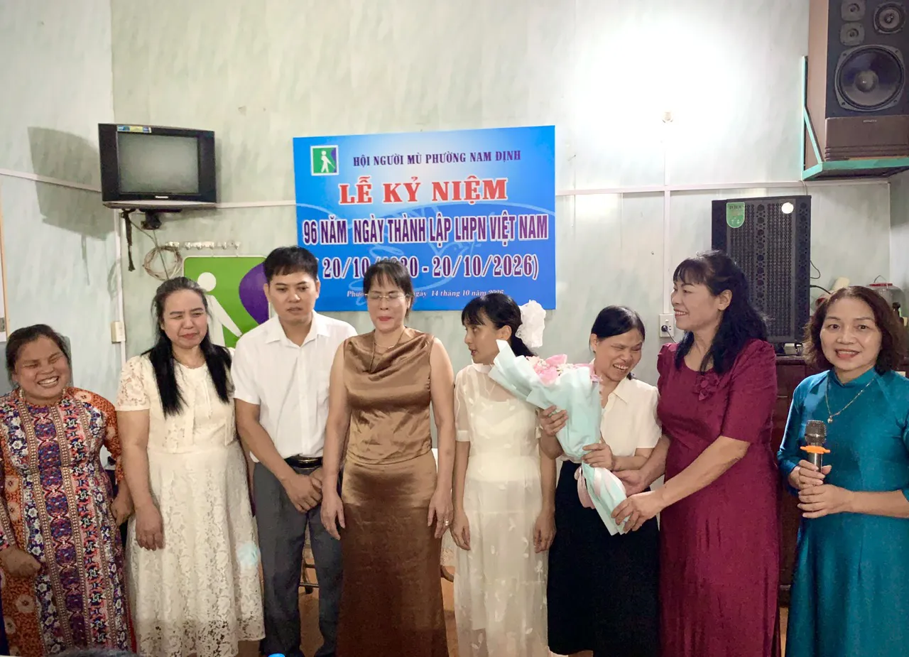 Ninh Bình: Hội Người mù phường Nam Định tổ chức lễ kỷ niệm ngày thành lập Hội Liên hiệp phụ nữ Việt Nam