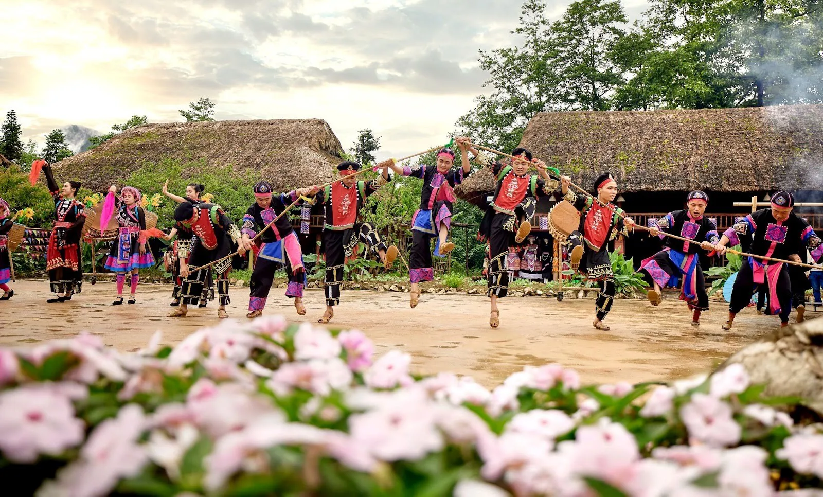 Lên Sa Pa trốn nóng, ngắm thung lũng hoa hồng và chạm đỉnh Fansipan