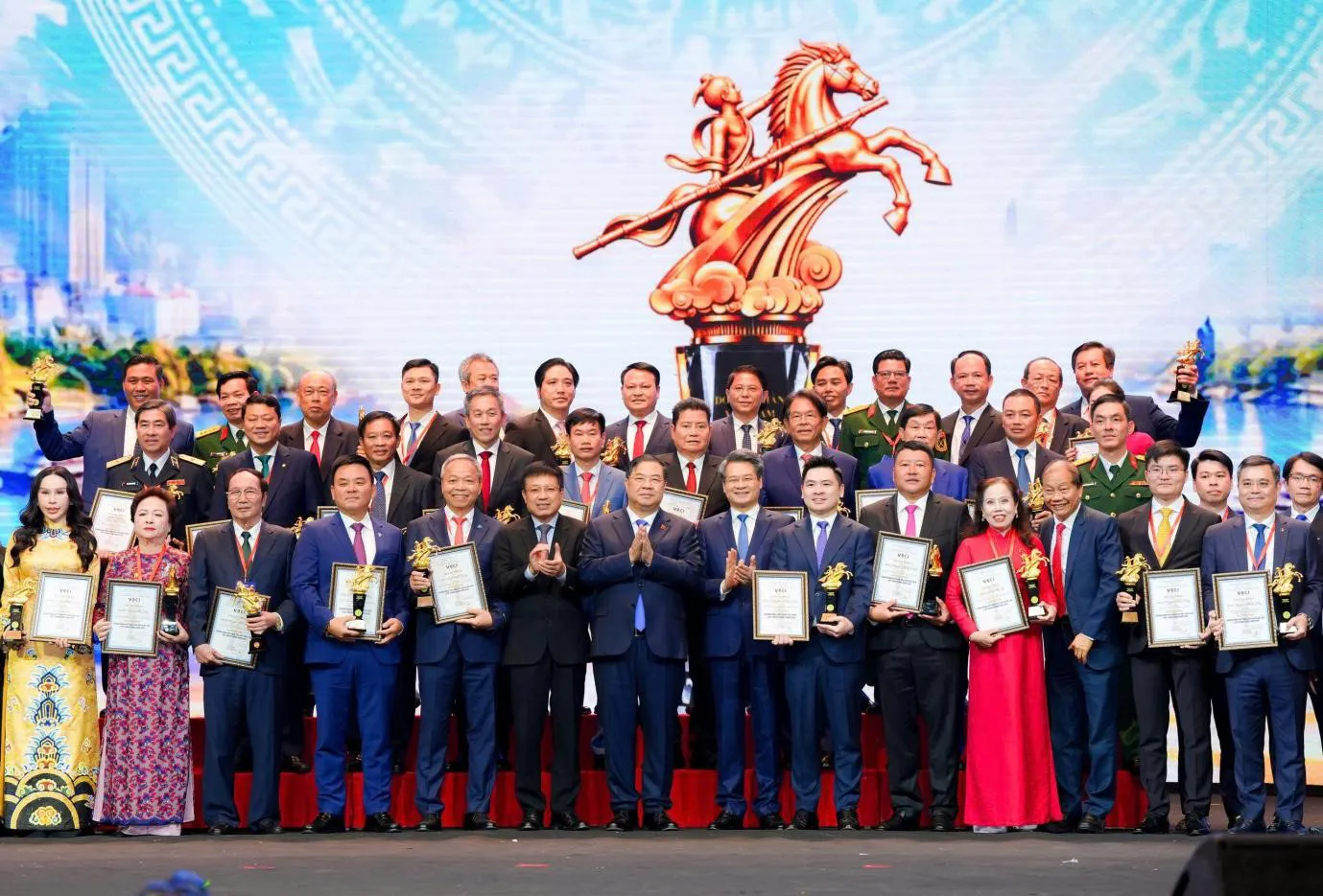 Chủ tịch Tập đoàn Geleximco được vinh danh Doanh nhân Việt Nam tiêu biểu - Cúp Thánh Gióng 2026