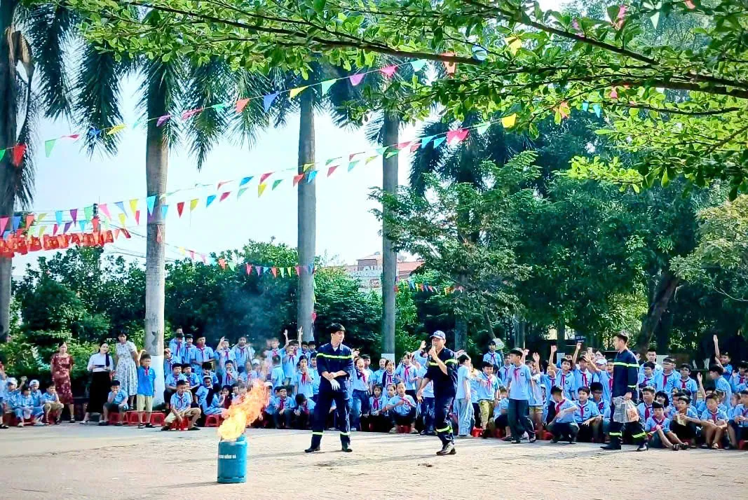 Trường Tiểu học A Nghĩa Hưng: Giáo dục kỹ năng an toàn giao thông, phòng cháy chữa cháy cho học sinh