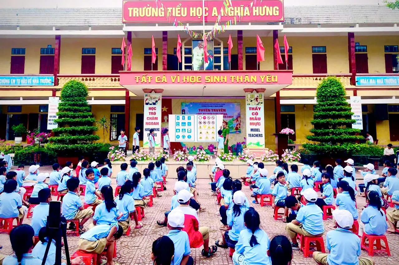 Trường Tiểu học A Nghĩa Hưng: Giáo dục kỹ năng an toàn giao thông, phòng cháy chữa cháy cho học sinh