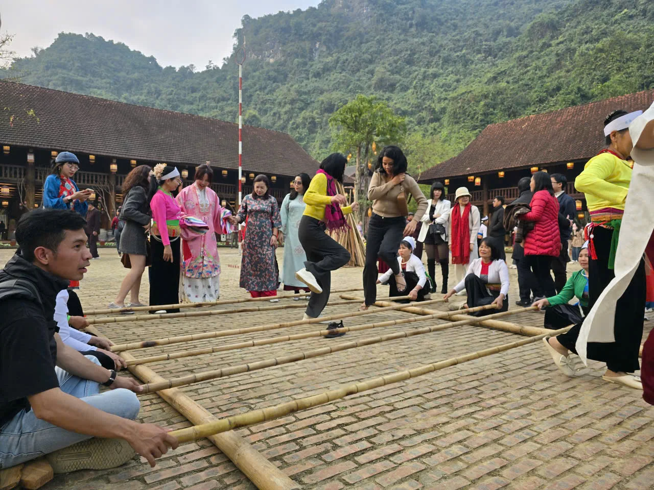 Thung Ui: “phim trường cổ trang” chân thực.