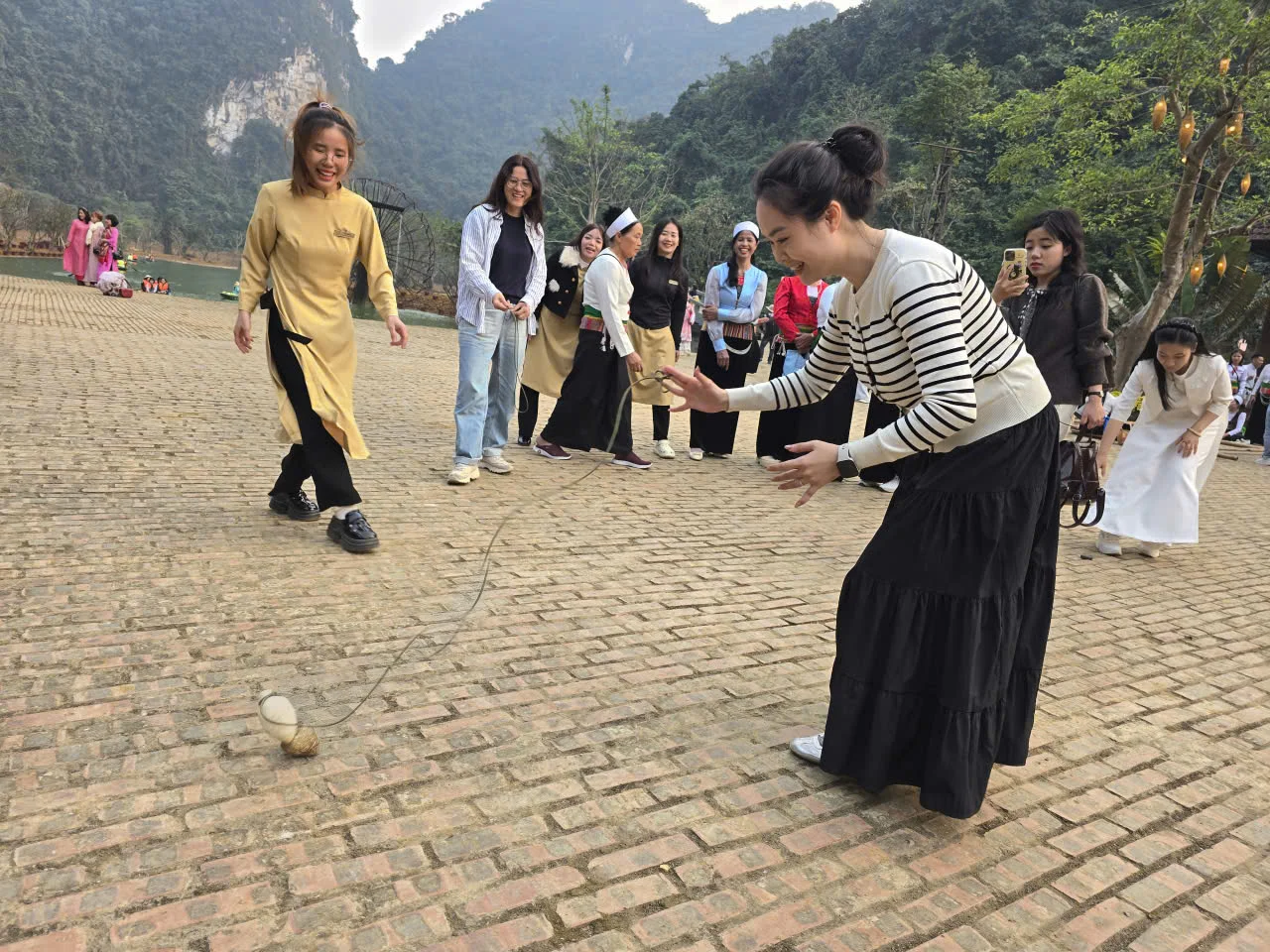 Thung Ui: “phim trường cổ trang” chân thực.