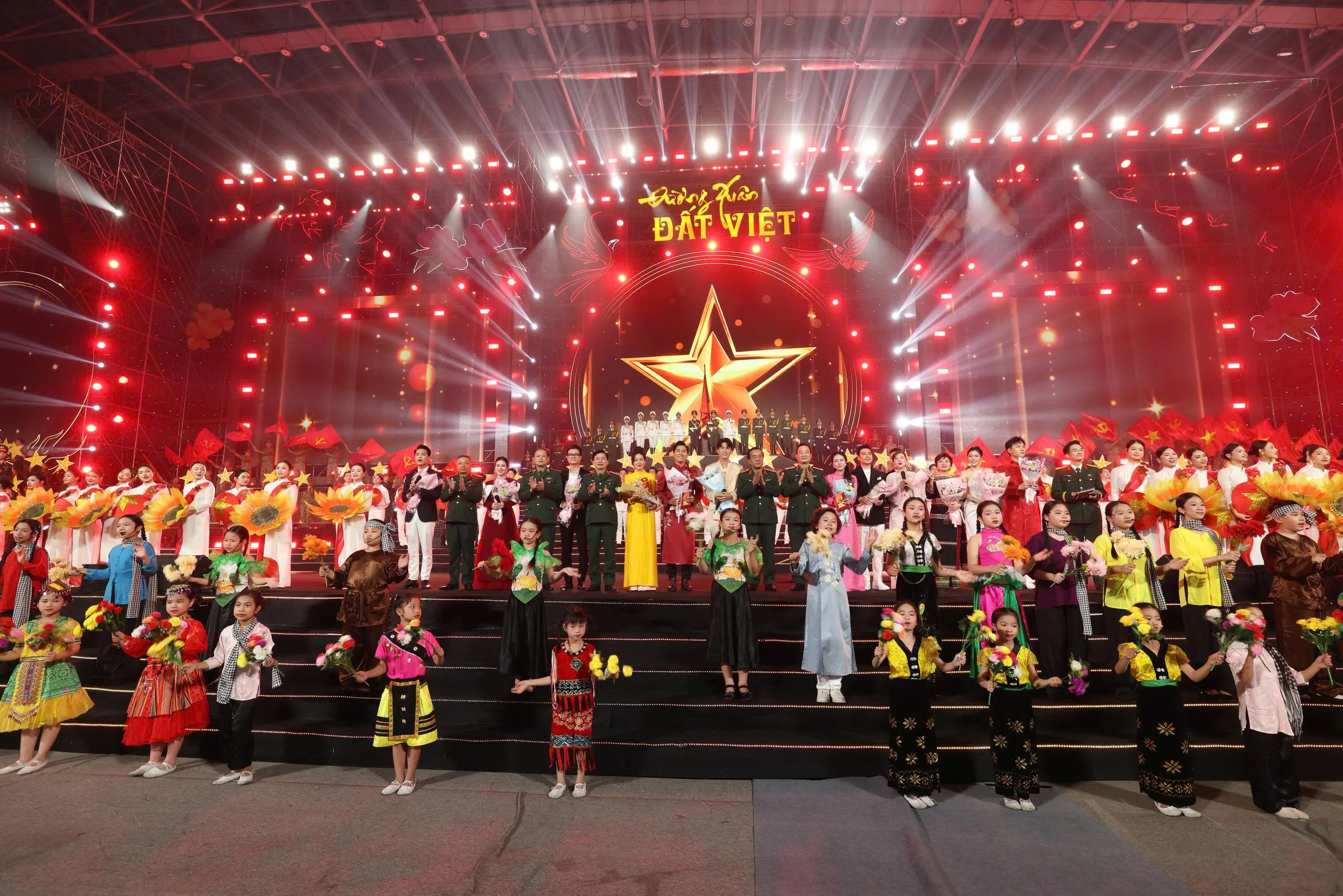 ‘Đường xuân Đất Việt 2026 – Hội Tụ’: “hồn dân tộc” Quân đội nhân dân Việt Nam