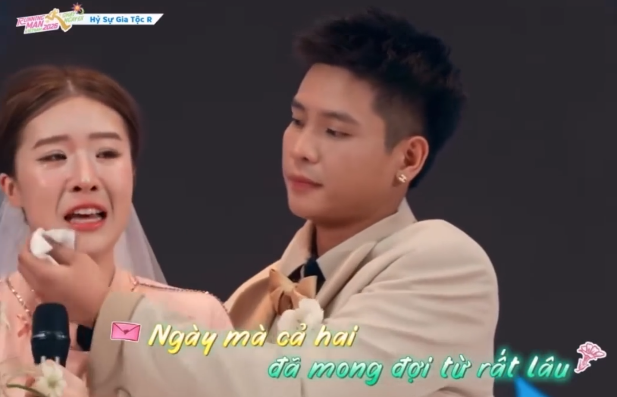 Lê Khanh bật khóc trong đám cưới với Quân A.P tại Running Man Vietnam