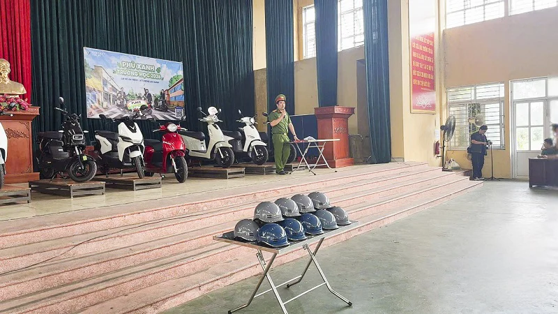 Công an xã Phong Doanh tăng cường tuyên truyền pháp luật, giao thông cho học sinh trường THPT Mỹ Tho
