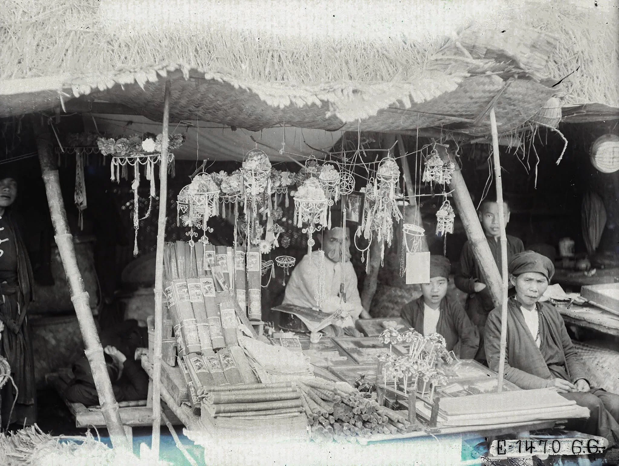 Chợ Viềng 2026: Phiên chợ họp duy nhất trong đêm nay, với niềm tin “mua may, bán rủi”