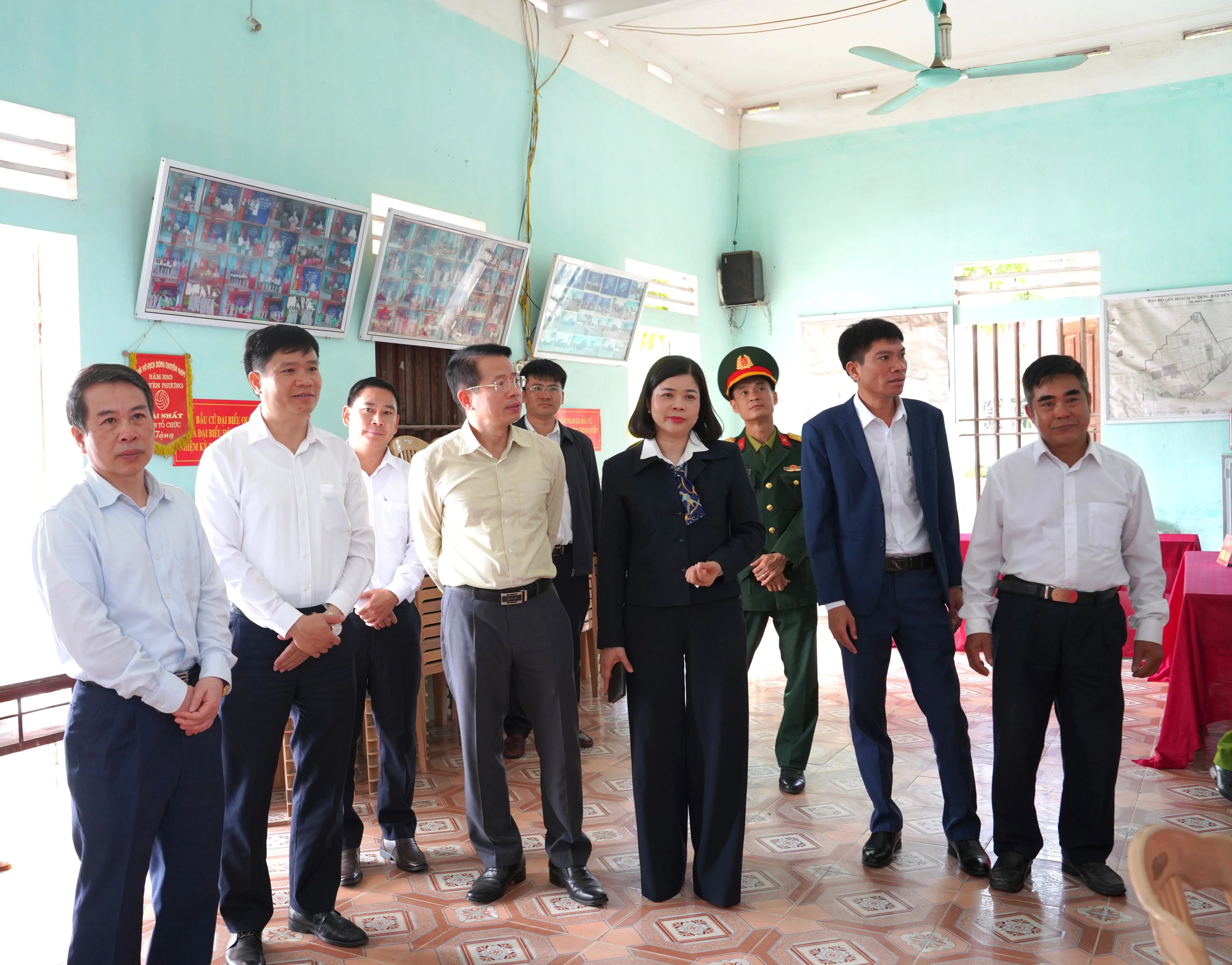 Thường trực HĐND tỉnh Ninh Bình kiểm tra công tác chuẩn bị bầu cử tại xã Phong Doanh