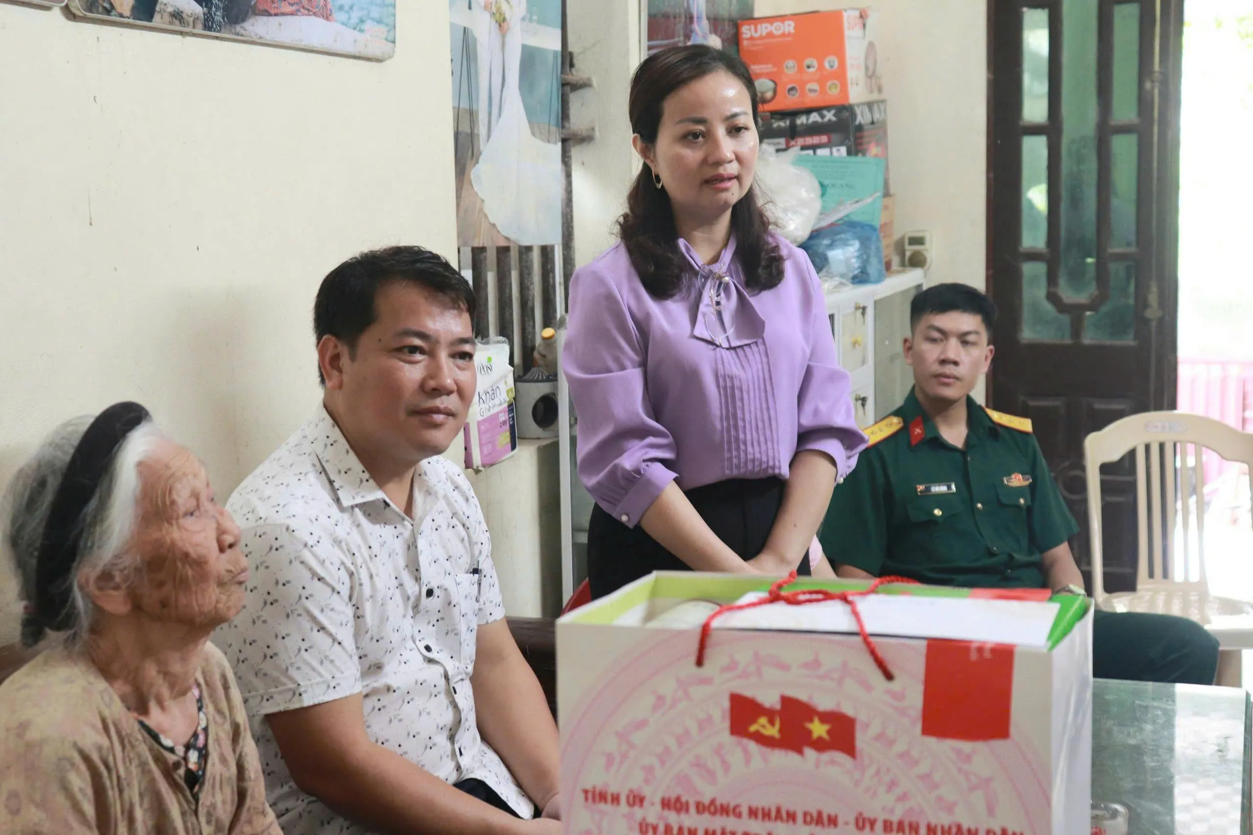 Ninh Bình: Xã Vạn Thắng thăm, tặng quà người có công với cách mạng nhân dịp kỷ niệm 79 năm Ngày Thương binh - Liệt sĩ 