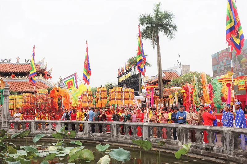 Đặc sắc nghi lễ rước Mẫu thỉnh kinh tại Lễ hội Phủ Dầy 