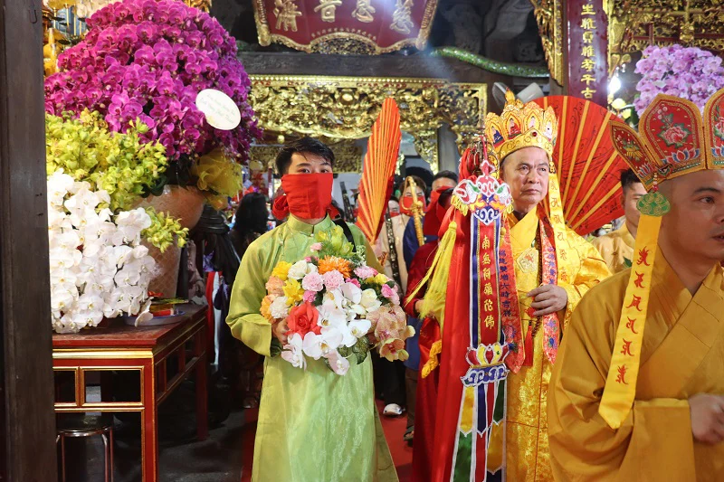 Đặc sắc nghi lễ rước Mẫu thỉnh kinh tại Lễ hội Phủ Dầy 