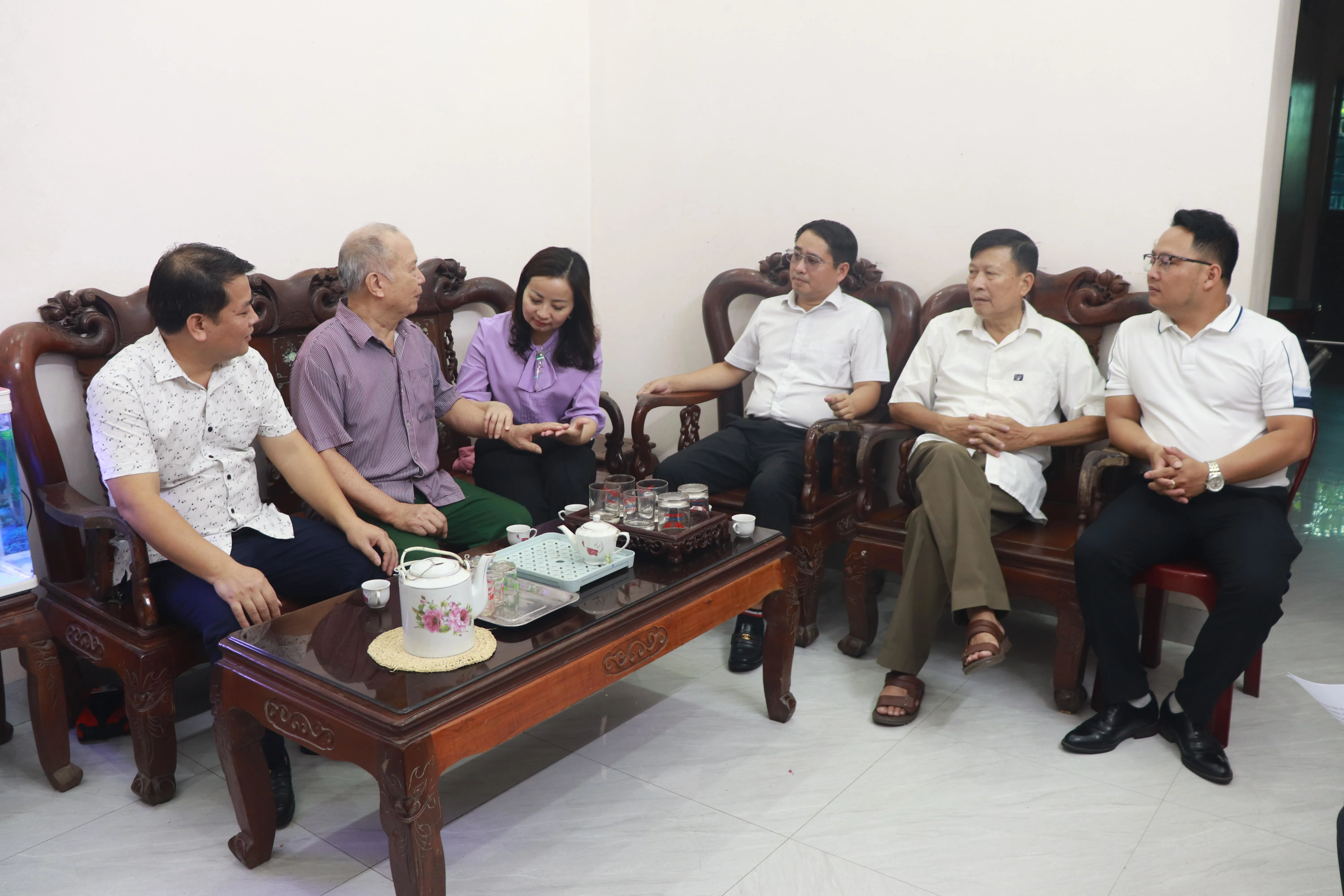 Ninh Bình: Xã Vạn Thắng thăm, tặng quà người có công với cách mạng nhân dịp kỷ niệm 79 năm Ngày Thương binh - Liệt sĩ 