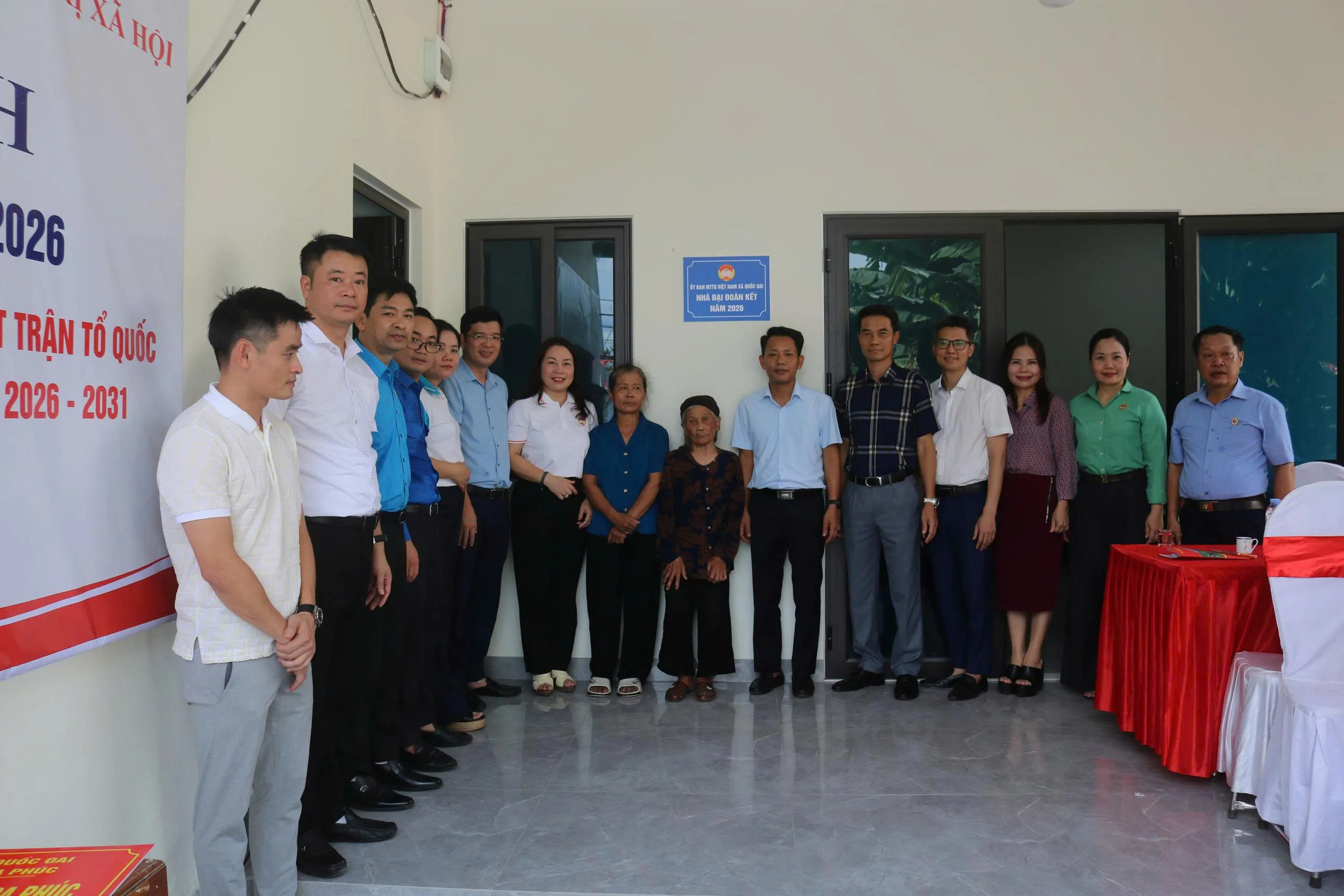 Trao Nhà Đại đoàn kết cho vợ liệt sĩ tại Quốc Oai
