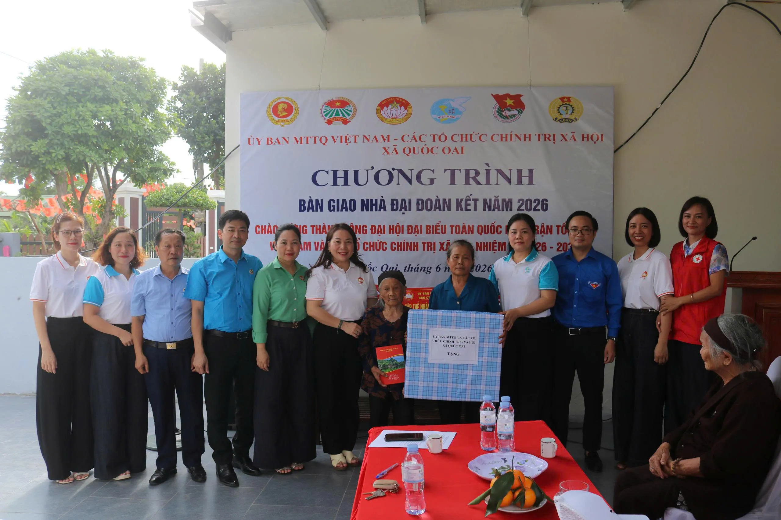 Trao Nhà Đại đoàn kết cho vợ liệt sĩ tại Quốc Oai