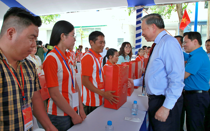 Tổng Bí thư, Chủ tịch nước Tô Lâm nói chuyện với công nhân, người lao động Thành phố Hồ Chí Minh