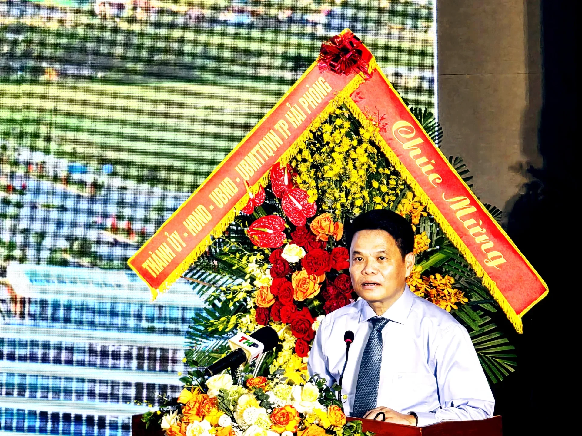 Đồng chí Lê Ngọc Châu phát biểu tại buổi gặp mặt. Gắn kết truyền thống, lan tỏa khát vọng phát triển thành phố Cảng anh hùng