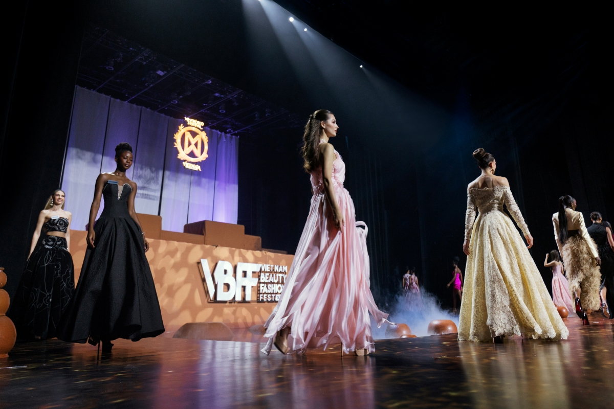 Bộ sưu tập The Aura of Elise sáng chói trong đêm thi Top Model của Miss World 2026