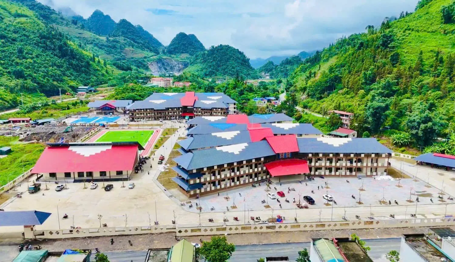 Trọn vẹn niềm vui ngày khai trường: Agribank nối dài hành trình 