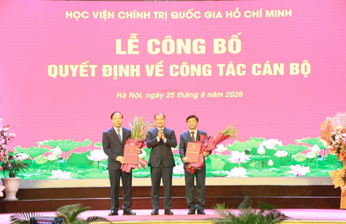 Lễ công bố quyết định bổ nhiệm lại Giám đốc và bổ nhiệm Phó Giám đốc thường trực Học viện Báo chí và Tuyên truyền