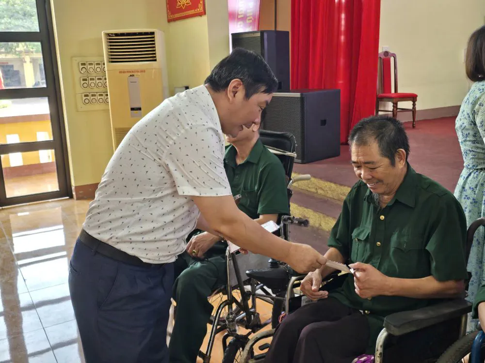 Thăm hỏi TT Điều dưỡng người có công tỉnh Phú Thọ nhân Kỷ niệm 79 năm Ngày Thương binh - Liệt Sỹ 27/7