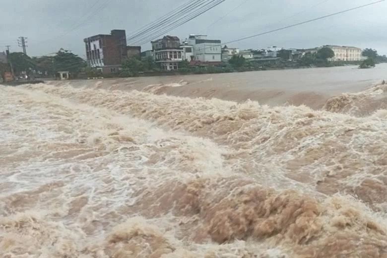 Tỉnh Quảng Ninh chìm trong mưa lớn, nhiều địa phương ngập úng