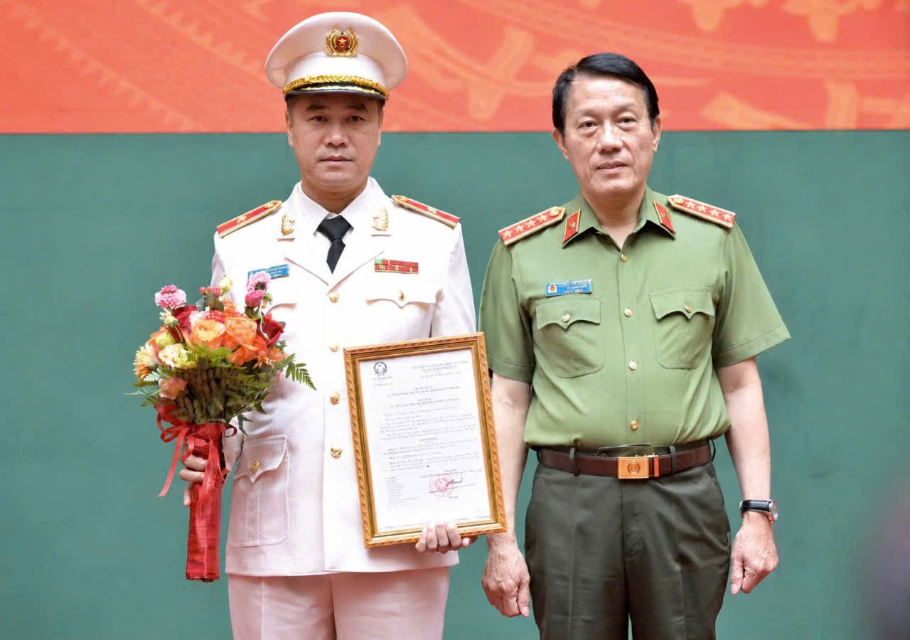 Đồng chí Nguyễn Ngọc Quyền, Phó Bí thư Đảng ủy, Phó Giám đốc Công an Thành phố Hà Nội được thăng quân hàm Thiếu tướng